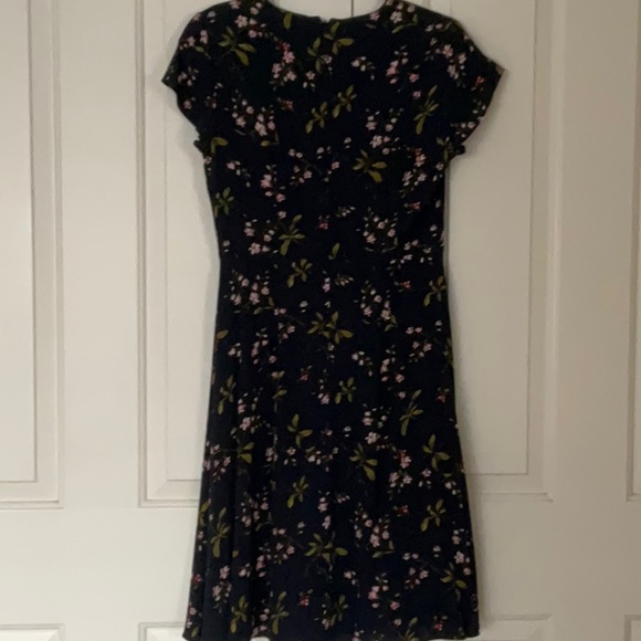 Ann Taylor Floral Ruffle Wrap Dress Navy 2P - Picture 3 of 8